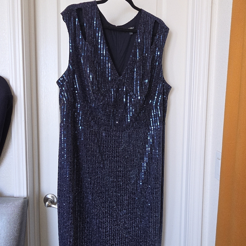 Roz & Ali Silver Blue V-Neck Sheath Dress